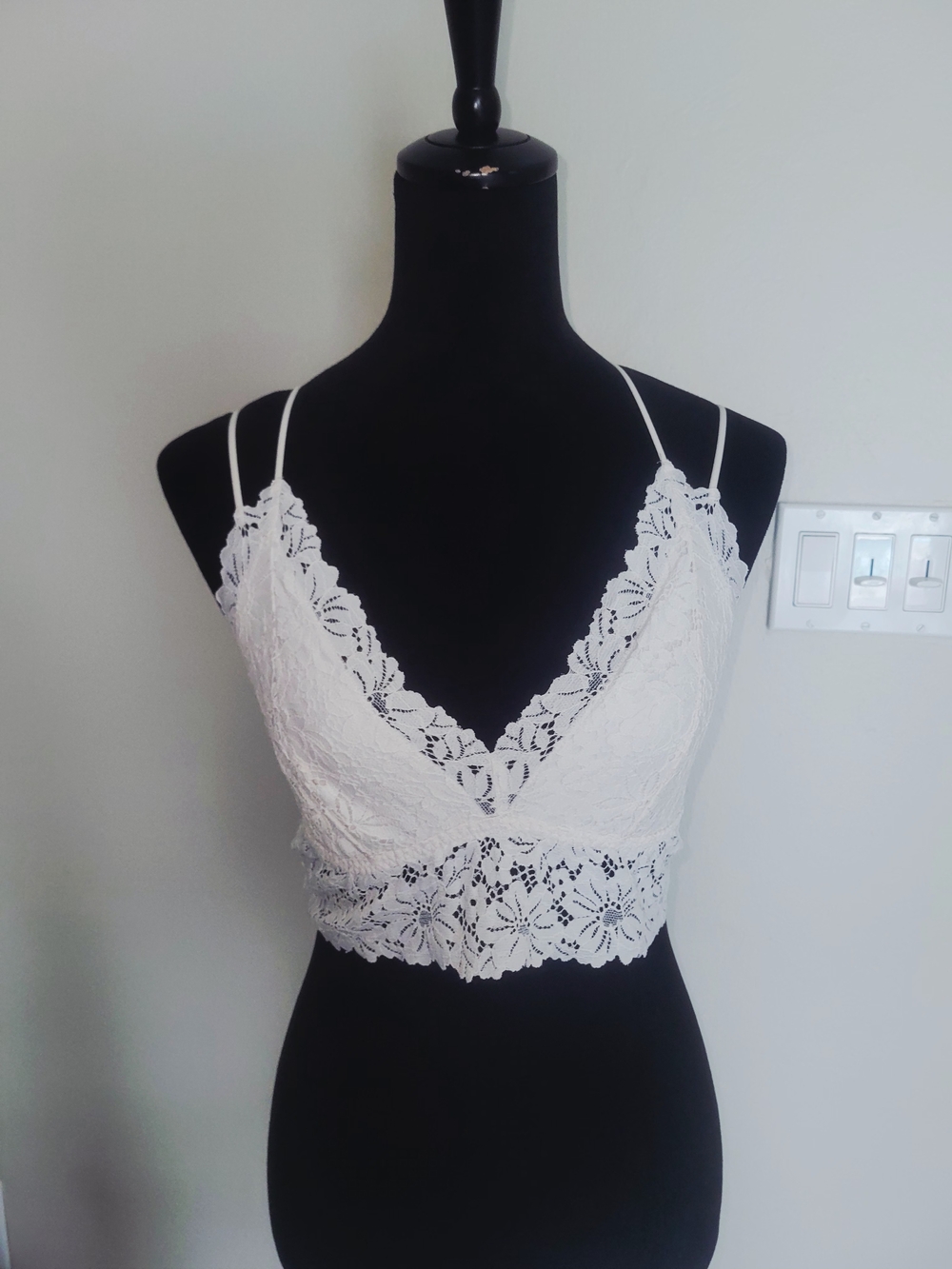 PINK Victoria's Secret White Lace V-Neck Bandeau Bralette